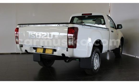 Tenga Tsaru Isuzu KB Chena Mota in Bulawayo in Bulawayo Tenga Tsaru Isuzu KB Chena Mota in Bulawayo in Bulawayo