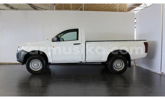 Tenga Tsaru Isuzu KB Chena Mota in Bulawayo in Bulawayo Tenga Tsaru Isuzu KB Chena Mota in Bulawayo in Bulawayo