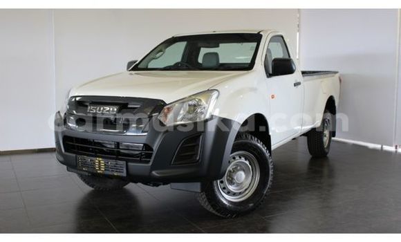 Tenga Tsaru Isuzu KB Chena Mota in Bulawayo in Bulawayo Tenga Tsaru Isuzu KB Chena Mota in Bulawayo in Bulawayo