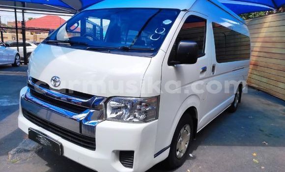 Tenga Tsaru Toyota 2000GT Chena Mota in Beitbridge in Matabeleland South