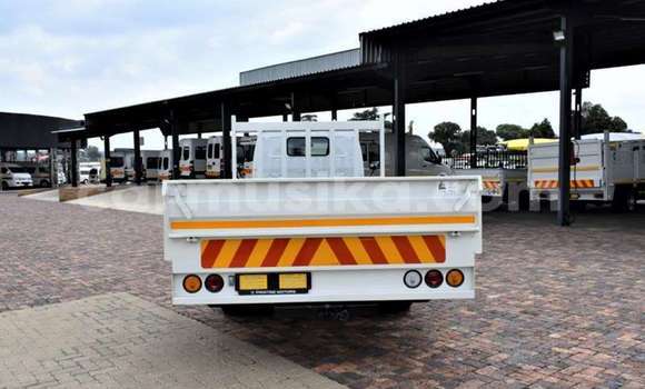 Buy Used Hino 300 White Truck in Beitbridge in Matabeleland South