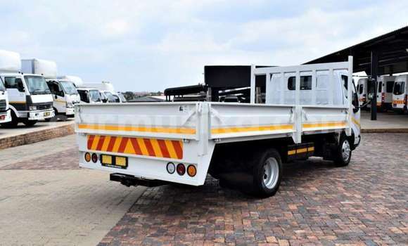 Acheter Occasion Utilitaire Hino 300 Blanc à Beitbridge, Matabeleland South Acheter Occasion Utilitaire Hino 300 Blanc à Beitbridge, Matabeleland South