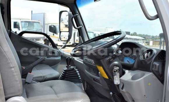 Acheter Occasion Utilitaire Hino 300 Blanc à Beitbridge, Matabeleland South Acheter Occasion Utilitaire Hino 300 Blanc à Beitbridge, Matabeleland South