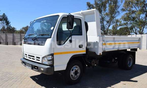 Buy Used Isuzu FTR 850 White Truck in Beitbridge in Matabeleland South