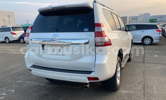 Nunua Ilio tumika Toyota Prado Nyeupe Gari ndani ya Beitbridge nchini Matabeleland Kusini Nunua Ilio tumika Toyota Prado Nyeupe Gari ndani ya Beitbridge nchini Matabeleland Kusini