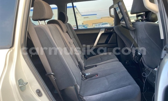 Nunua Ilio tumika Toyota Prado Nyeupe Gari ndani ya Beitbridge nchini Matabeleland Kusini Nunua Ilio tumika Toyota Prado Nyeupe Gari ndani ya Beitbridge nchini Matabeleland Kusini