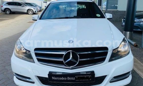 Tenga Tsaru Mercedes‒Benz C–Class Chena Mota in Beitbridge in Matabeleland South Tenga Tsaru Mercedes‒Benz C–Class Chena Mota in Beitbridge in Matabeleland South
