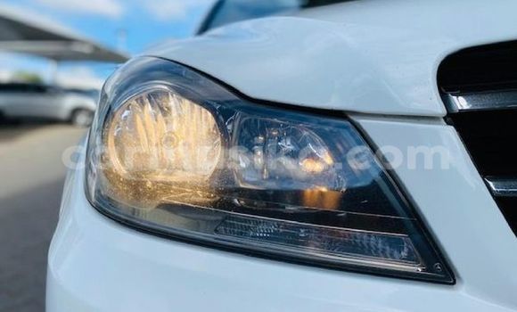 Tenga Tsaru Mercedes‒Benz C–Class Chena Mota in Beitbridge in Matabeleland South Tenga Tsaru Mercedes‒Benz C–Class Chena Mota in Beitbridge in Matabeleland South