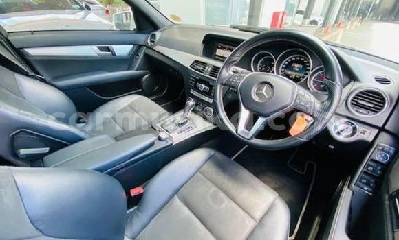 Tenga Tsaru Mercedes‒Benz C–Class Chena Mota in Beitbridge in Matabeleland South Tenga Tsaru Mercedes‒Benz C–Class Chena Mota in Beitbridge in Matabeleland South