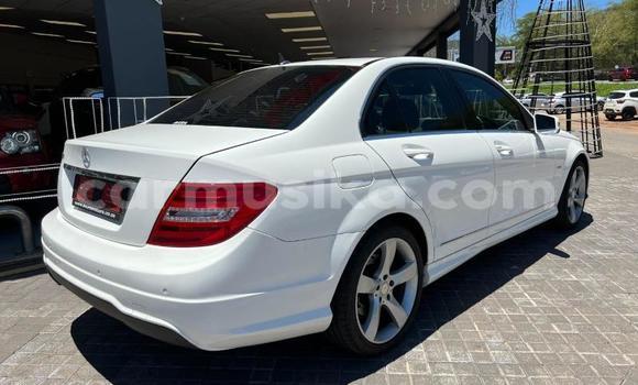 Tenga Tsaru Mercedes‒Benz C–Class Chena Mota in Beitbridge in Matabeleland South Tenga Tsaru Mercedes‒Benz C–Class Chena Mota in Beitbridge in Matabeleland South