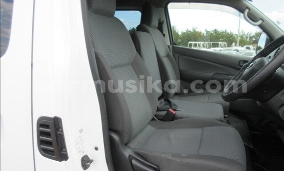 Acheter Occasion Voiture Nissan Caravan Blanc à Beitbridge, Matabeleland South Acheter Occasion Voiture Nissan Caravan Blanc à Beitbridge, Matabeleland South