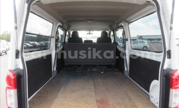 Acheter Occasion Voiture Nissan Caravan Blanc à Beitbridge, Matabeleland South Acheter Occasion Voiture Nissan Caravan Blanc à Beitbridge, Matabeleland South