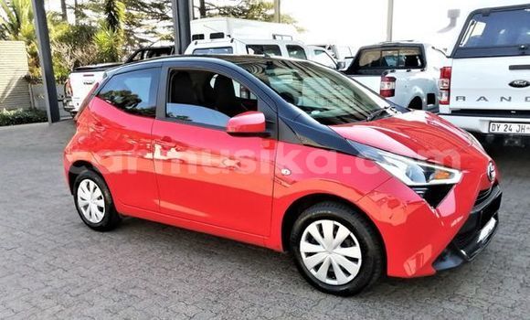 Nunua Ilio tumika Toyota Aygo Nyekundu Gari ndani ya Beitbridge nchini Matabeleland Kusini
