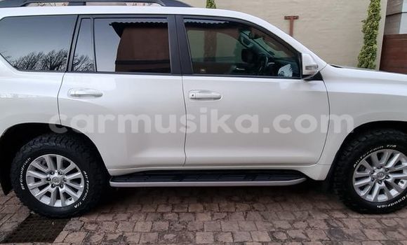 Acheter Occasion Voiture Toyota Land Cruiser Prado Blanc à Beitbridge, Matabeleland South Acheter Occasion Voiture Toyota Land Cruiser Prado Blanc à Beitbridge, Matabeleland South