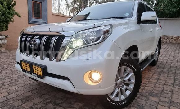 Acheter Occasion Voiture Toyota Land Cruiser Prado Blanc à Beitbridge, Matabeleland South Acheter Occasion Voiture Toyota Land Cruiser Prado Blanc à Beitbridge, Matabeleland South