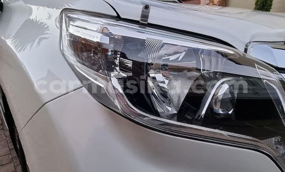 Acheter Occasion Voiture Toyota Land Cruiser Prado Blanc à Beitbridge, Matabeleland South Acheter Occasion Voiture Toyota Land Cruiser Prado Blanc à Beitbridge, Matabeleland South