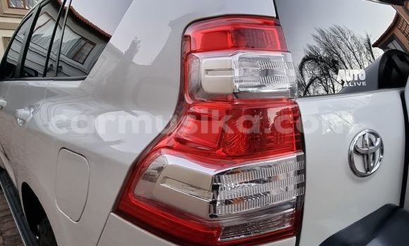 Acheter Occasion Voiture Toyota Land Cruiser Prado Blanc à Beitbridge, Matabeleland South Acheter Occasion Voiture Toyota Land Cruiser Prado Blanc à Beitbridge, Matabeleland South