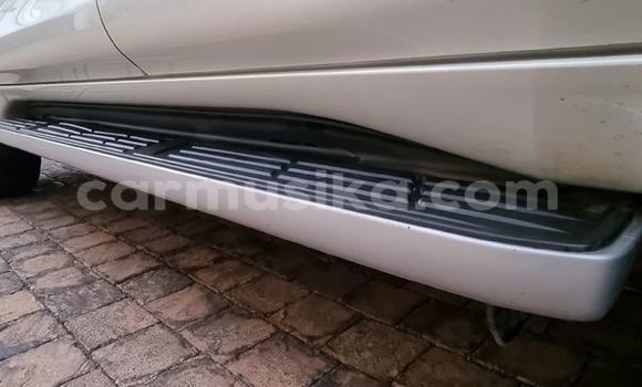 Acheter Occasion Voiture Toyota Land Cruiser Prado Blanc à Beitbridge, Matabeleland South Acheter Occasion Voiture Toyota Land Cruiser Prado Blanc à Beitbridge, Matabeleland South