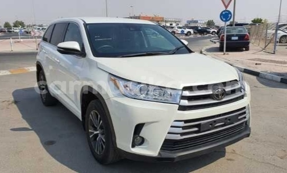 Nunua Ilio tumika Toyota Kluger Nyeupe Gari ndani ya Beitbridge nchini Matabeleland Kusini Nunua Ilio tumika Toyota Kluger Nyeupe Gari ndani ya Beitbridge nchini Matabeleland Kusini