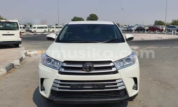Acheter Occasion Voiture Toyota Kluger Blanc à Beitbridge, Matabeleland South Acheter Occasion Voiture Toyota Kluger Blanc à Beitbridge, Matabeleland South