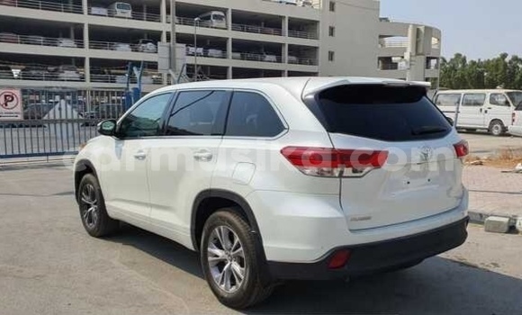 Acheter Occasion Voiture Toyota Kluger Blanc à Beitbridge, Matabeleland South Acheter Occasion Voiture Toyota Kluger Blanc à Beitbridge, Matabeleland South