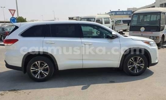 Acheter Occasion Voiture Toyota Kluger Blanc à Beitbridge, Matabeleland South Acheter Occasion Voiture Toyota Kluger Blanc à Beitbridge, Matabeleland South