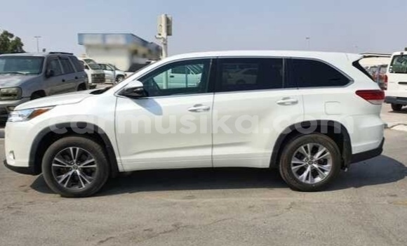 Acheter Occasion Voiture Toyota Kluger Blanc à Beitbridge, Matabeleland South Acheter Occasion Voiture Toyota Kluger Blanc à Beitbridge, Matabeleland South