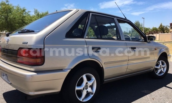 Acheter Occasion Voiture Mazda 323 Gris à Beitbridge, Matabeleland South Acheter Occasion Voiture Mazda 323 Gris à Beitbridge, Matabeleland South