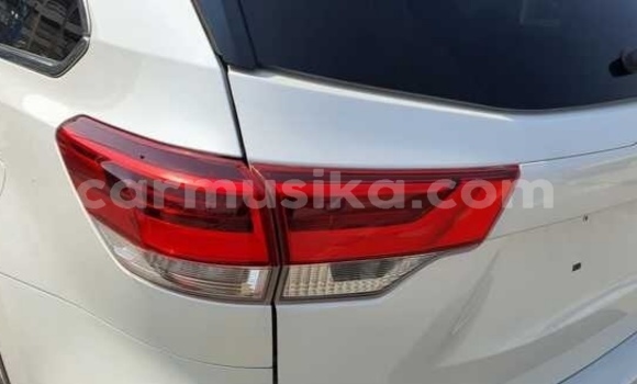 Acheter Occasion Voiture Toyota Kluger Blanc à Beitbridge, Matabeleland South Acheter Occasion Voiture Toyota Kluger Blanc à Beitbridge, Matabeleland South