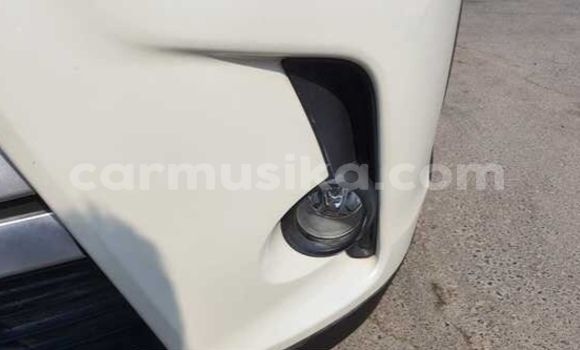 Acheter Occasion Voiture Toyota Kluger Blanc à Beitbridge, Matabeleland South Acheter Occasion Voiture Toyota Kluger Blanc à Beitbridge, Matabeleland South