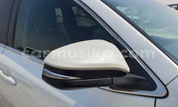 Acheter Occasion Voiture Toyota Kluger Blanc à Beitbridge, Matabeleland South Acheter Occasion Voiture Toyota Kluger Blanc à Beitbridge, Matabeleland South