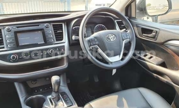 Acheter Occasion Voiture Toyota Kluger Blanc à Beitbridge, Matabeleland South Acheter Occasion Voiture Toyota Kluger Blanc à Beitbridge, Matabeleland South