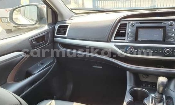 Acheter Occasion Voiture Toyota Kluger Blanc à Beitbridge, Matabeleland South Acheter Occasion Voiture Toyota Kluger Blanc à Beitbridge, Matabeleland South