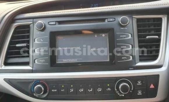 Acheter Occasion Voiture Toyota Kluger Blanc à Beitbridge, Matabeleland South Acheter Occasion Voiture Toyota Kluger Blanc à Beitbridge, Matabeleland South