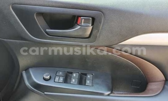 Acheter Occasion Voiture Toyota Kluger Blanc à Beitbridge, Matabeleland South Acheter Occasion Voiture Toyota Kluger Blanc à Beitbridge, Matabeleland South