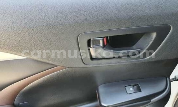 Acheter Occasion Voiture Toyota Kluger Blanc à Beitbridge, Matabeleland South Acheter Occasion Voiture Toyota Kluger Blanc à Beitbridge, Matabeleland South