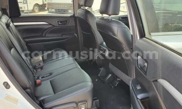 Acheter Occasion Voiture Toyota Kluger Blanc à Beitbridge, Matabeleland South Acheter Occasion Voiture Toyota Kluger Blanc à Beitbridge, Matabeleland South