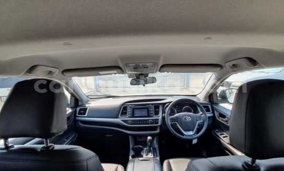 Acheter Occasion Voiture Toyota Kluger Blanc à Beitbridge, Matabeleland South Acheter Occasion Voiture Toyota Kluger Blanc à Beitbridge, Matabeleland South