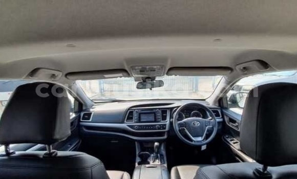 Acheter Occasion Voiture Toyota Kluger Blanc à Beitbridge, Matabeleland South Acheter Occasion Voiture Toyota Kluger Blanc à Beitbridge, Matabeleland South