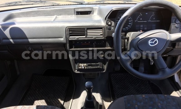 Acheter Occasion Voiture Mazda 323 Gris à Beitbridge, Matabeleland South Acheter Occasion Voiture Mazda 323 Gris à Beitbridge, Matabeleland South