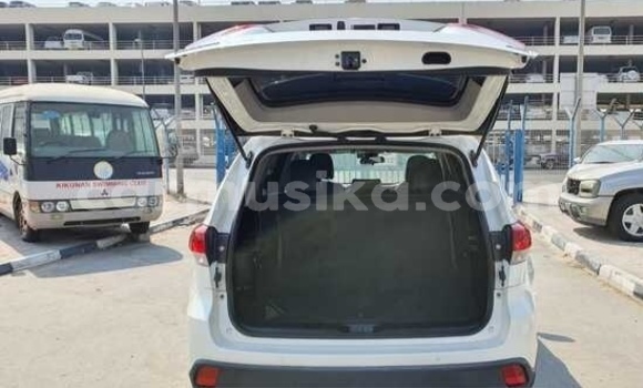 Acheter Occasion Voiture Toyota Kluger Blanc à Beitbridge, Matabeleland South Acheter Occasion Voiture Toyota Kluger Blanc à Beitbridge, Matabeleland South