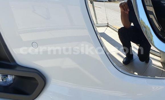 Buy Used Toyota Hilux White Car in Beitbridge in Matabeleland South Buy Used Toyota Hilux White Car in Beitbridge in Matabeleland South