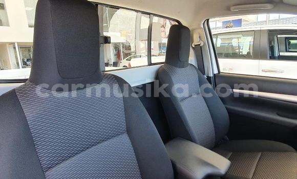 Buy Used Toyota Hilux White Car in Beitbridge in Matabeleland South Buy Used Toyota Hilux White Car in Beitbridge in Matabeleland South