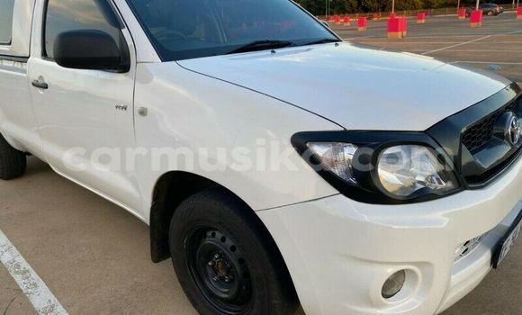 Nunua Ilio tumika Toyota Hilux Nyeupe Gari ndani ya Beitbridge nchini Matabeleland Kusini