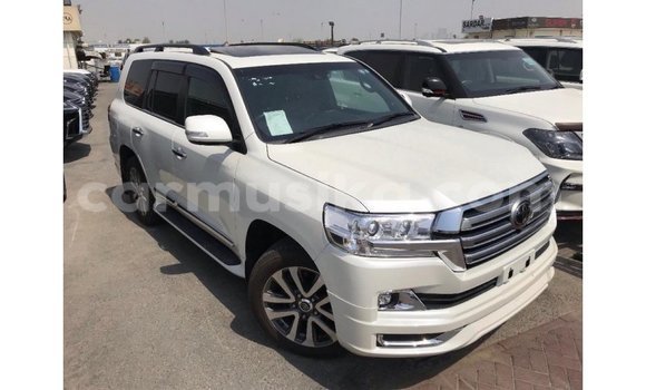 Acheter Import Voiture Toyota Land Cruiser Blanc à Import - Dubai, Harare Acheter Import Voiture Toyota Land Cruiser Blanc à Import - Dubai, Harare