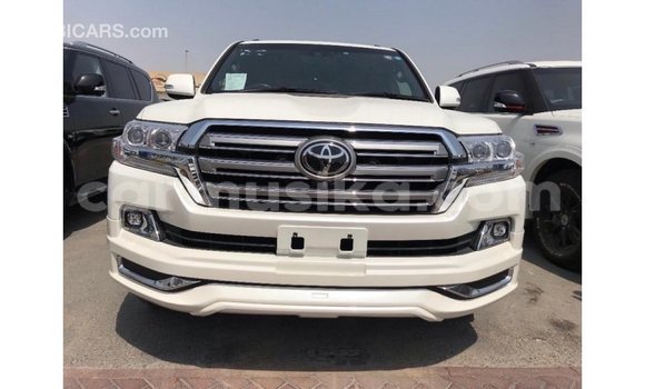 Acheter Import Voiture Toyota Land Cruiser Blanc à Import - Dubai, Harare Acheter Import Voiture Toyota Land Cruiser Blanc à Import - Dubai, Harare