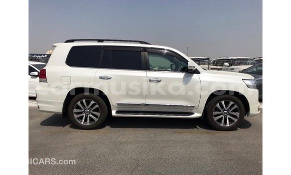 Acheter Import Voiture Toyota Land Cruiser Blanc à Import - Dubai, Harare Acheter Import Voiture Toyota Land Cruiser Blanc à Import - Dubai, Harare