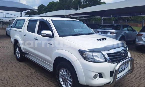 Buy Used Toyota Hilux White Car in Beitbridge in Matabeleland South