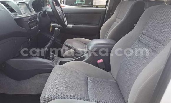 Acheter Occasion Voiture Toyota Hilux Blanc à Beitbridge, Matabeleland South Acheter Occasion Voiture Toyota Hilux Blanc à Beitbridge, Matabeleland South