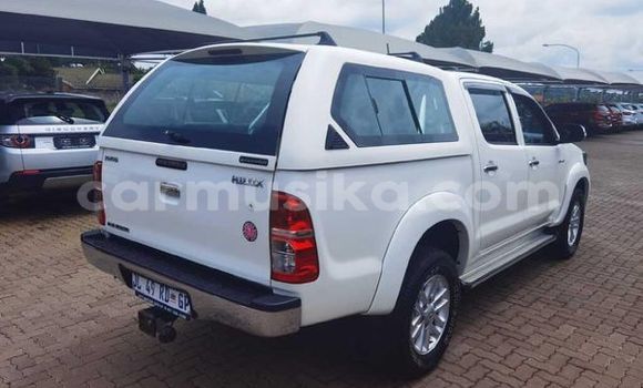 Acheter Occasion Voiture Toyota Hilux Blanc à Beitbridge, Matabeleland South Acheter Occasion Voiture Toyota Hilux Blanc à Beitbridge, Matabeleland South